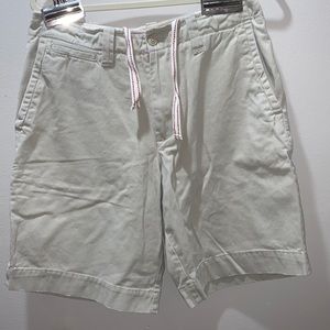 Red Camel Men’s khaki shorts size 33. Draw string adjustable waist